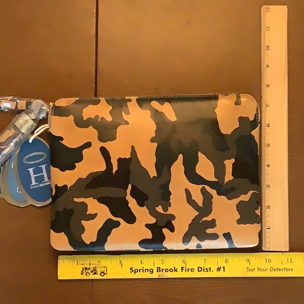 G.I.L.I leather clutch